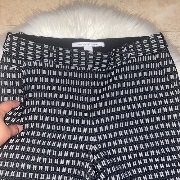 Diane Von Furstenberg Textured Lace Mary Honeycomb Stretch Trousers - Picture 3 of 10